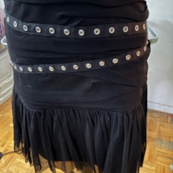 Black dress with tulle hem and snap embellishments - Picture 4 of 8